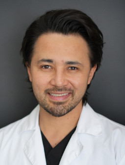 Dr. Jonathan Martinez Victoriapark Dental